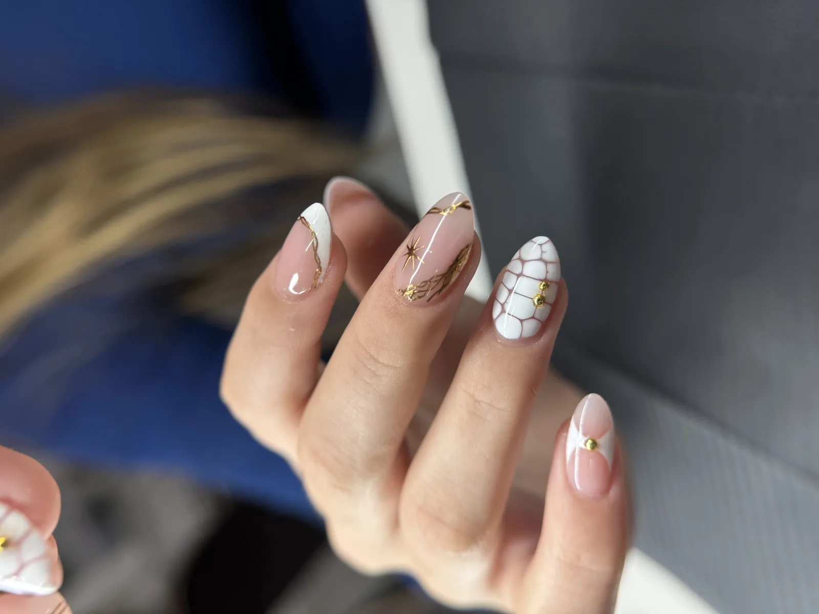 Almond nails with gold line art