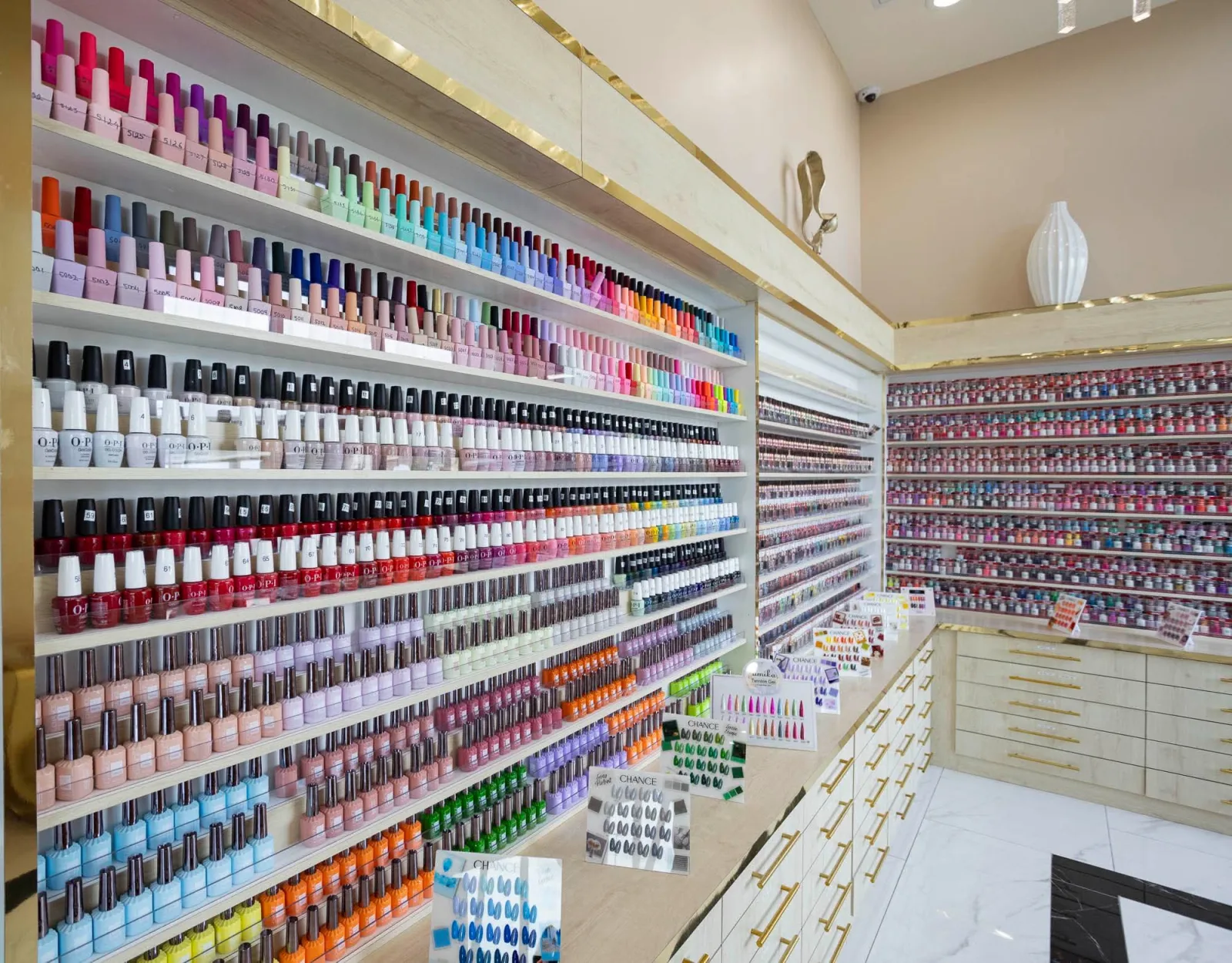Hundreds of polish shades